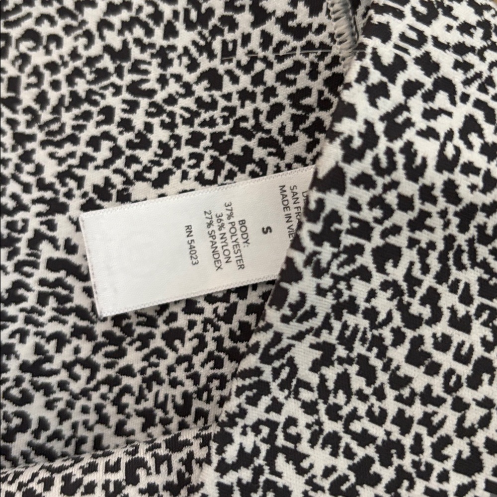 ATHLETA Salutation Stash Pocket 7/8 Textured Tight - Picture 5 of 5